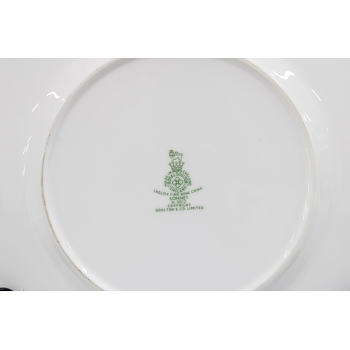 105 - Royal Doulton Sonnet H5012 pattern dinner service (32)