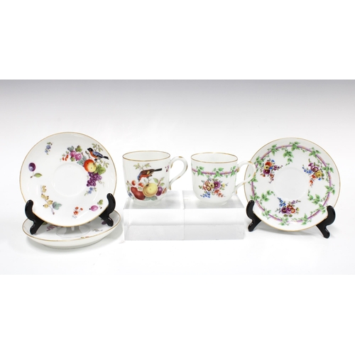 117 - Meissen coffee cups with saucers with crossed sword marks, with one extra saucer (5)