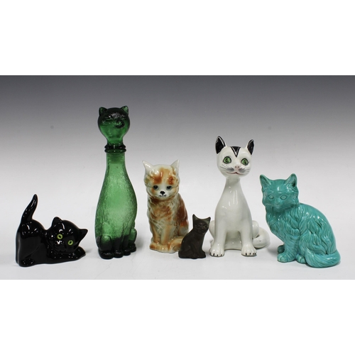 364 - Moulded green glass cat bottle 23cm, together with five pottery cats (6)