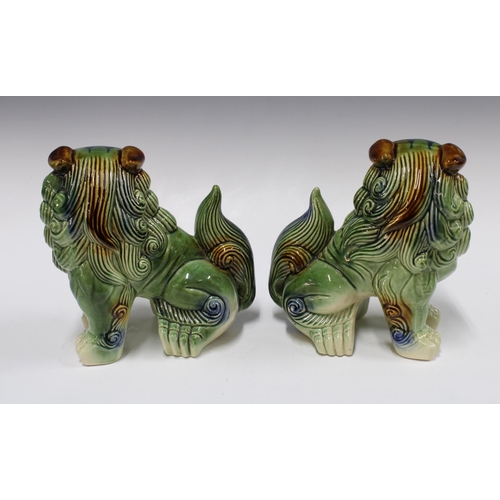 378 - A pair of pottery Foo dogs / lions, 22cm (2)