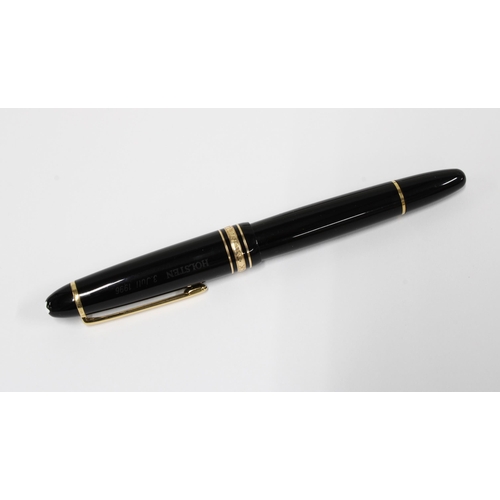 446 - Mont Blanc 146 fountain pen with medium sized 14k nib, in presentation box.