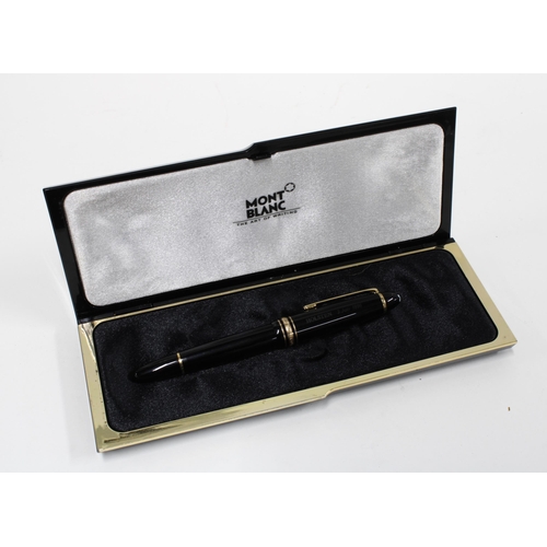 446 - Mont Blanc 146 fountain pen with medium sized 14k nib, in presentation box.