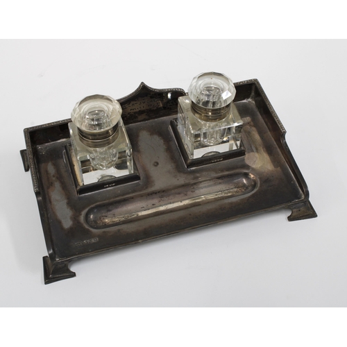 69 - Walker & Hall silver desk inkstand with two glass inkwells, Sheffield 1922