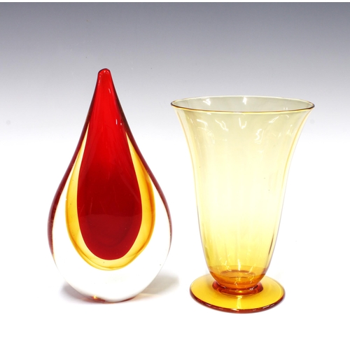 125 - Murano Sommerso red and yellow teardrop art glass vase, 22cm, together with a Whitefriars yellow gla... 