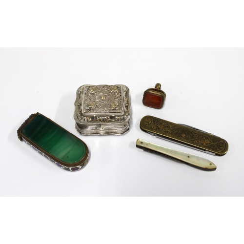 33 - White metal trinket box with filigree lid, a cornellian intaglio seal, vesta case with green agate a... 