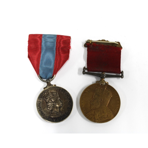 40 - An Edward VII Visit To Scotland Scottish Police bronze medal 1903, awarded to PC J. KIDD and a QEII ... 