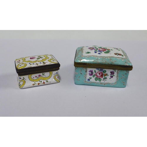 473 - Two Staffordshire enamel patch boxes, with floral spray decoration, largest 6.5cm (one a/f with loos... 