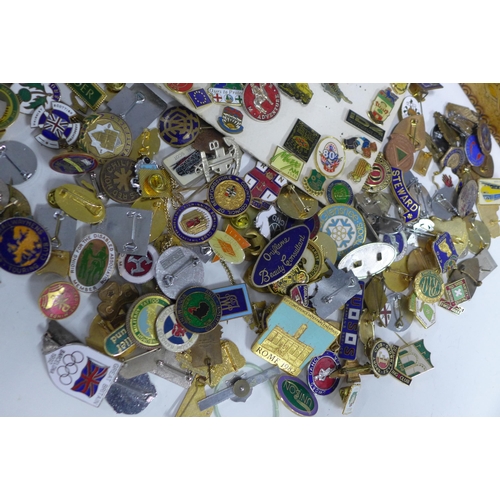 485 - A large collection of vintage enamel and metal lapel and pin badges