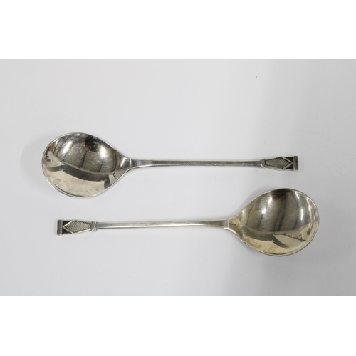 55 - A pair of silver spoons, in a fitted box, Birmingham 1947 (2)