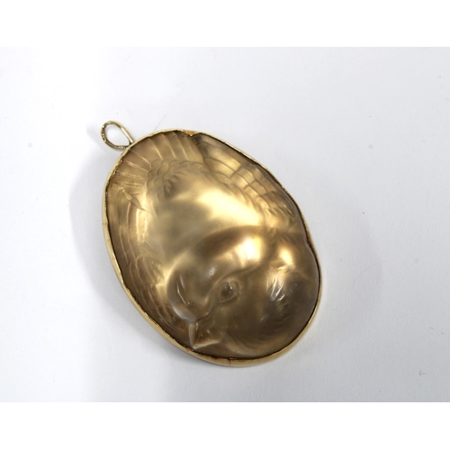 80 - Lalique style glass pendant set in 14ct gold, with suspension loop and brooch fitting, stamped 14k, ... 