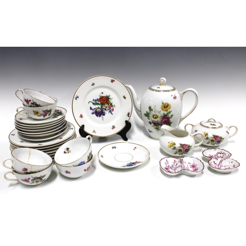 444 - Hutschenreuther Hohenberg tea set, together with two red and white cruet dishes (28)