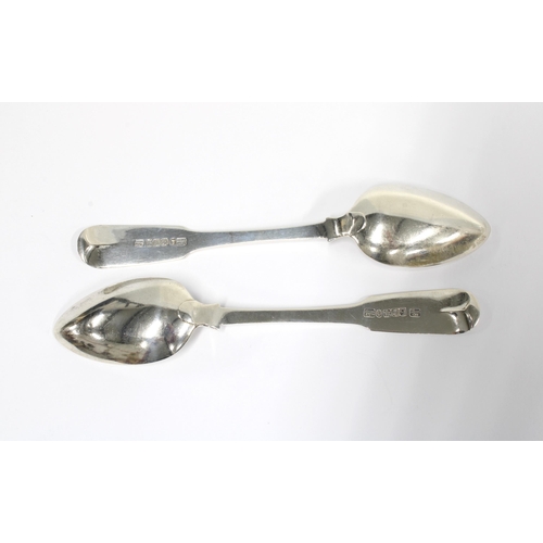 13 - A pair of Scottish silver fiddle pattern dessert spoons, Alex Cameron, Dundee, Edinburgh 1822, 18cm ... 