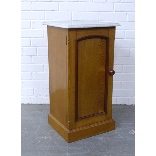 265 - Victorian marble topped pot cupboard, 41 x 77 x 38cm.