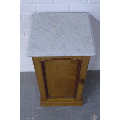 265 - Victorian marble topped pot cupboard, 41 x 77 x 38cm.