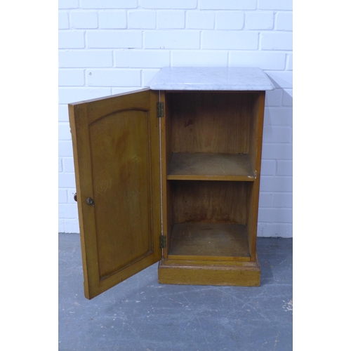 265 - Victorian marble topped pot cupboard, 41 x 77 x 38cm.