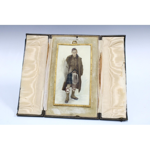 319 - Early 20th century painted ivorine plaque of a WWI Seaforth Highlander soldier, in a gilt frame, 16 ... 