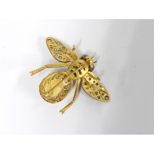 35 - An opal set bee brooch, 3cm