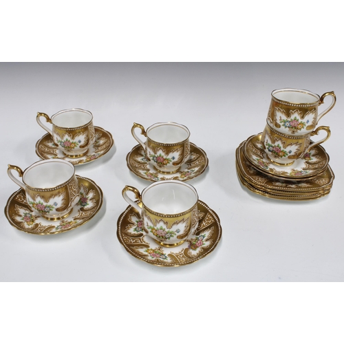 435 - Royal Albert 'Royalty' pattern teaset (17)