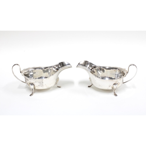 17 - A pair of silver sauce boats, by Viners, Sheffield 1936, in fitted box (2)