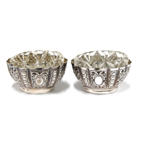 2 - A pair of Victorian silver salts with  ut glass liners, Birmingham 1894 (2)