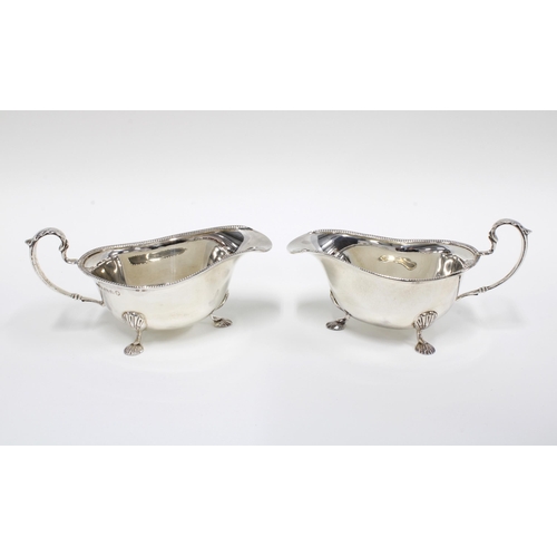 21 - A pair of silver sauce boats, Birmingham 1935, in fitted box (2)