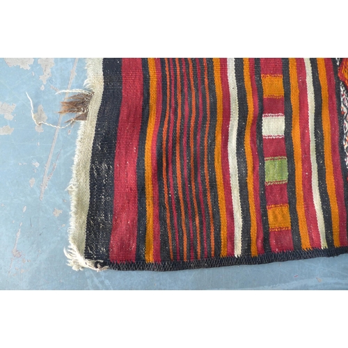 224 - Flat weave Kelim woven rug with geometric pattern