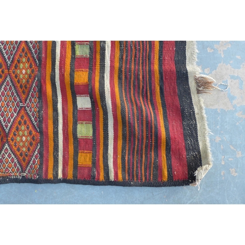 224 - Flat weave Kelim woven rug with geometric pattern