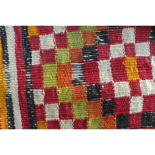 224 - Flat weave Kelim woven rug with geometric pattern