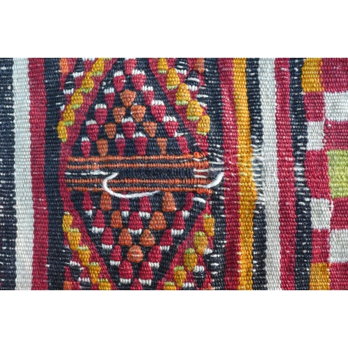 224 - Flat weave Kelim woven rug with geometric pattern