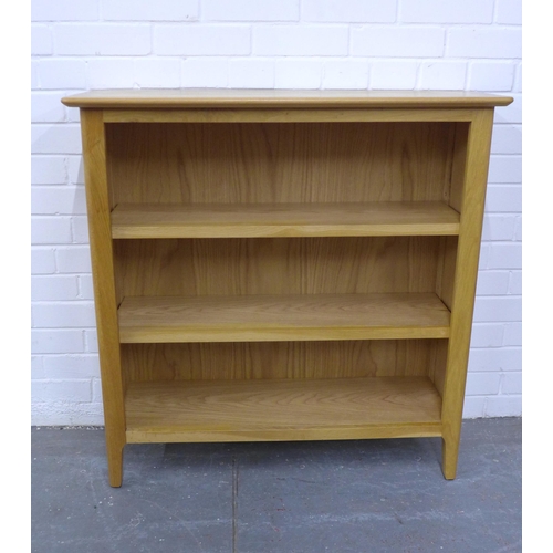 286 - Modern light oak open bookcase, 90 x 91 x 31cm,.