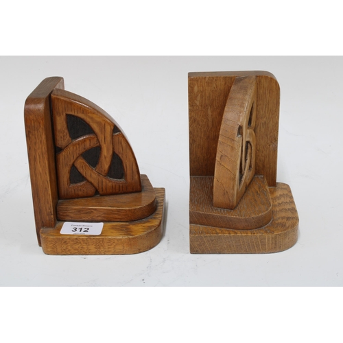 312 - Pair of Celtic Knot oak bookends, 12 x 14cm (2)