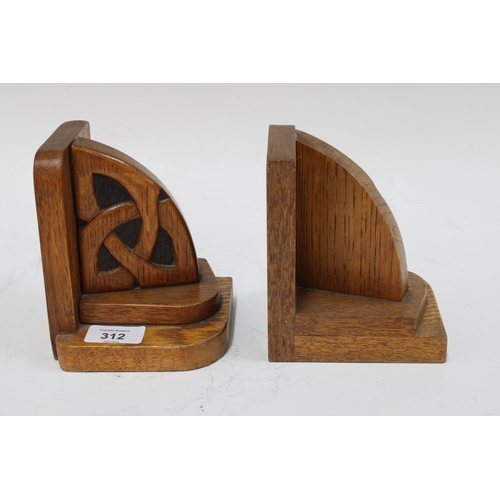 312 - Pair of Celtic Knot oak bookends, 12 x 14cm (2)