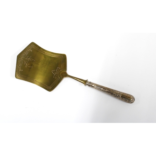 49 - Continental silver trowel, handle stamped 800, with  Louis Boon et Fils retailers box, 21cm