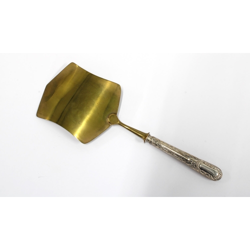 49 - Continental silver trowel, handle stamped 800, with  Louis Boon et Fils retailers box, 21cm