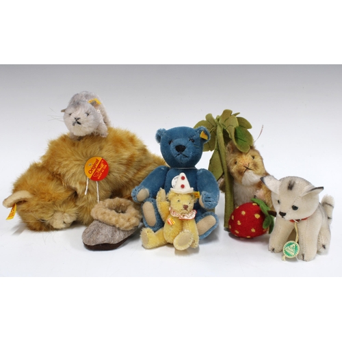 350 - A collection of Steiff animals to include a two cats, a mouse and three bears, (6)