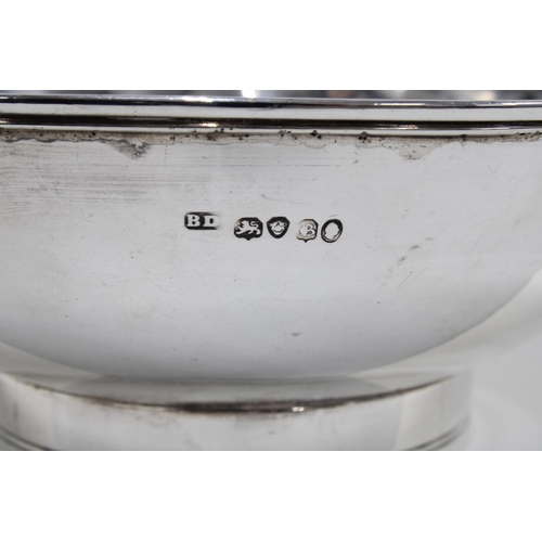 29 - William IV silver bowl with threaded border and footrim, the exterior with an engraved crest, London... 