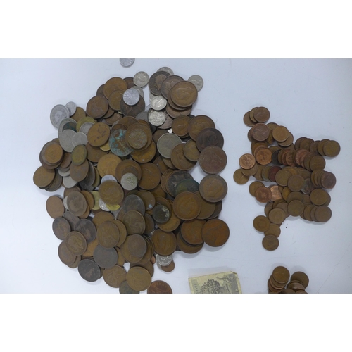 386 - A collection of Uk pre decimal coins and some world coins (a lot)