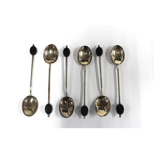 27 - A cased set of six silver coffee bean handled spoons, Birmingham 1926 (6)