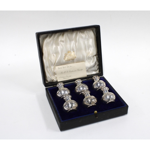 28 - A cased set of six silver pepper pots, London 1909, 4.5cm