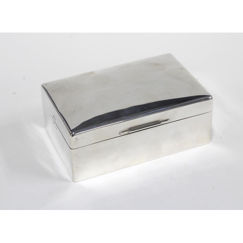 35 - George V silver table cigarette box, Walker & Hall,  Sheffield 1935, 14 x 9cm