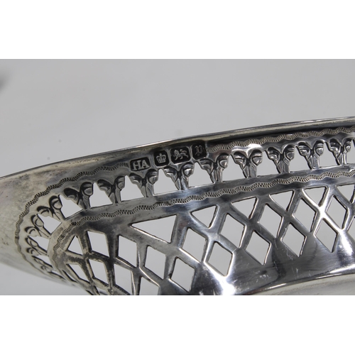 37 - A pair of Edwardian silver oval pierced bonbon dishes, Sheffield 1907, 11cm long (2)