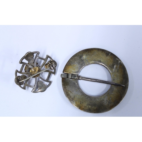 15 - IONA SCOTLAND silver celtic brooch, stamped STERLING together with a small Scottish silver brooch (2... 