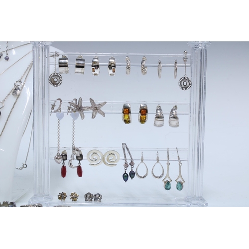 21 - A collection of silver jewellery to include bracelets, bangles, earrings and necklaces, etc (a lot)