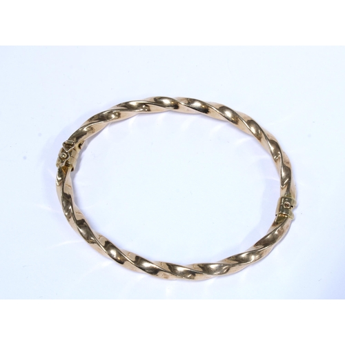 30 - 9ct gold bangle, stamped 375