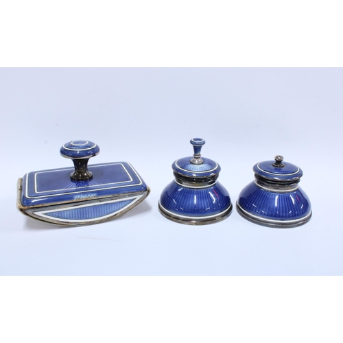 50 - An Edwardian silver and guilloche enamel desk set, comprising seventeen items to include a spring ba... 