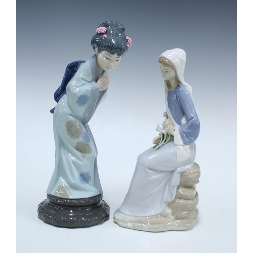 140 - Lladro porcelain Sayonara figure 26cm, together with a Lladro sitting girl with calla lilies (2)