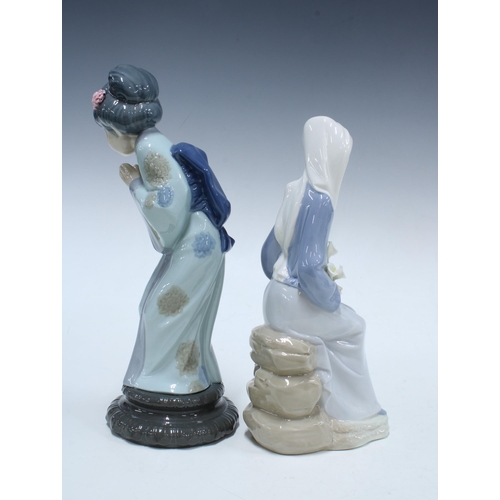 140 - Lladro porcelain Sayonara figure 26cm, together with a Lladro sitting girl with calla lilies (2)