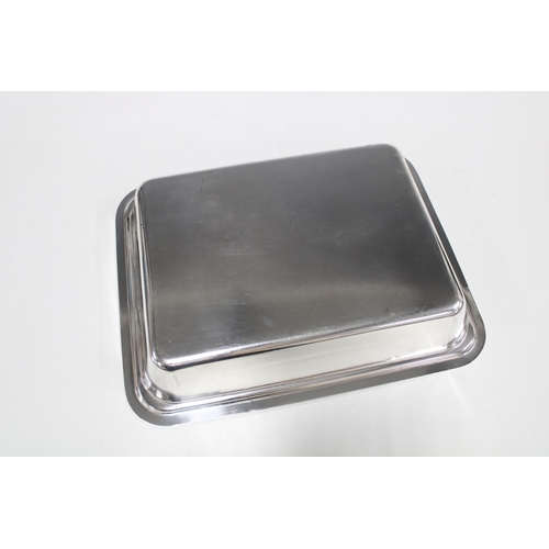 Set of four rectangular entree dishes with covers, 34 x 5 x 27cm (4)
