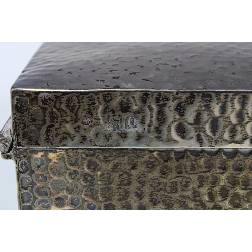 92 - An Edwardian silver table cigarette box, cedar lined, London 1909, 24 x 12cm