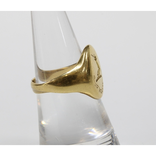 99K - 18ct gold signet ring, 8.2g